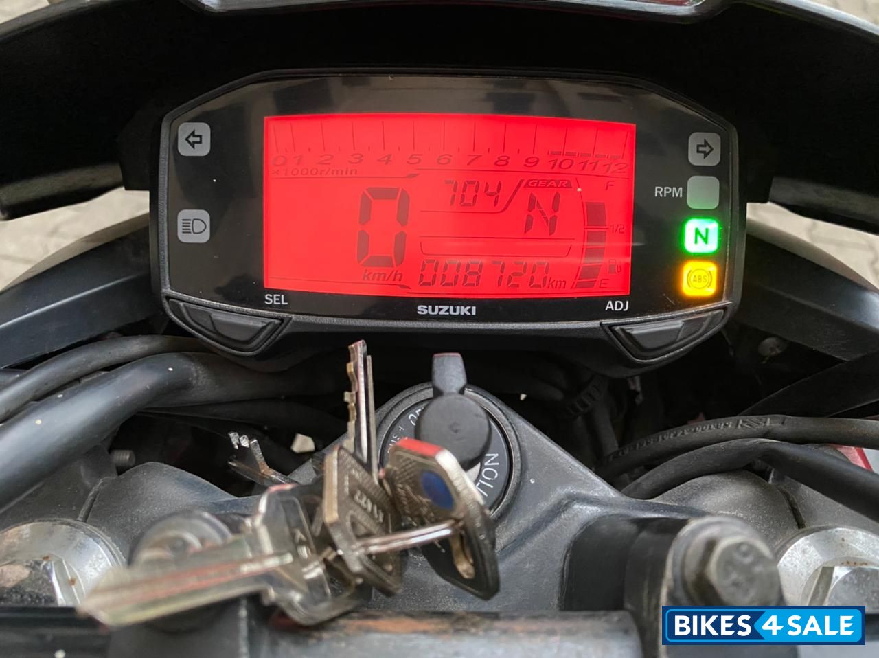 Red/silver Suzuki Gixxer ABS Red/silver Suzuki Gixxer ABS