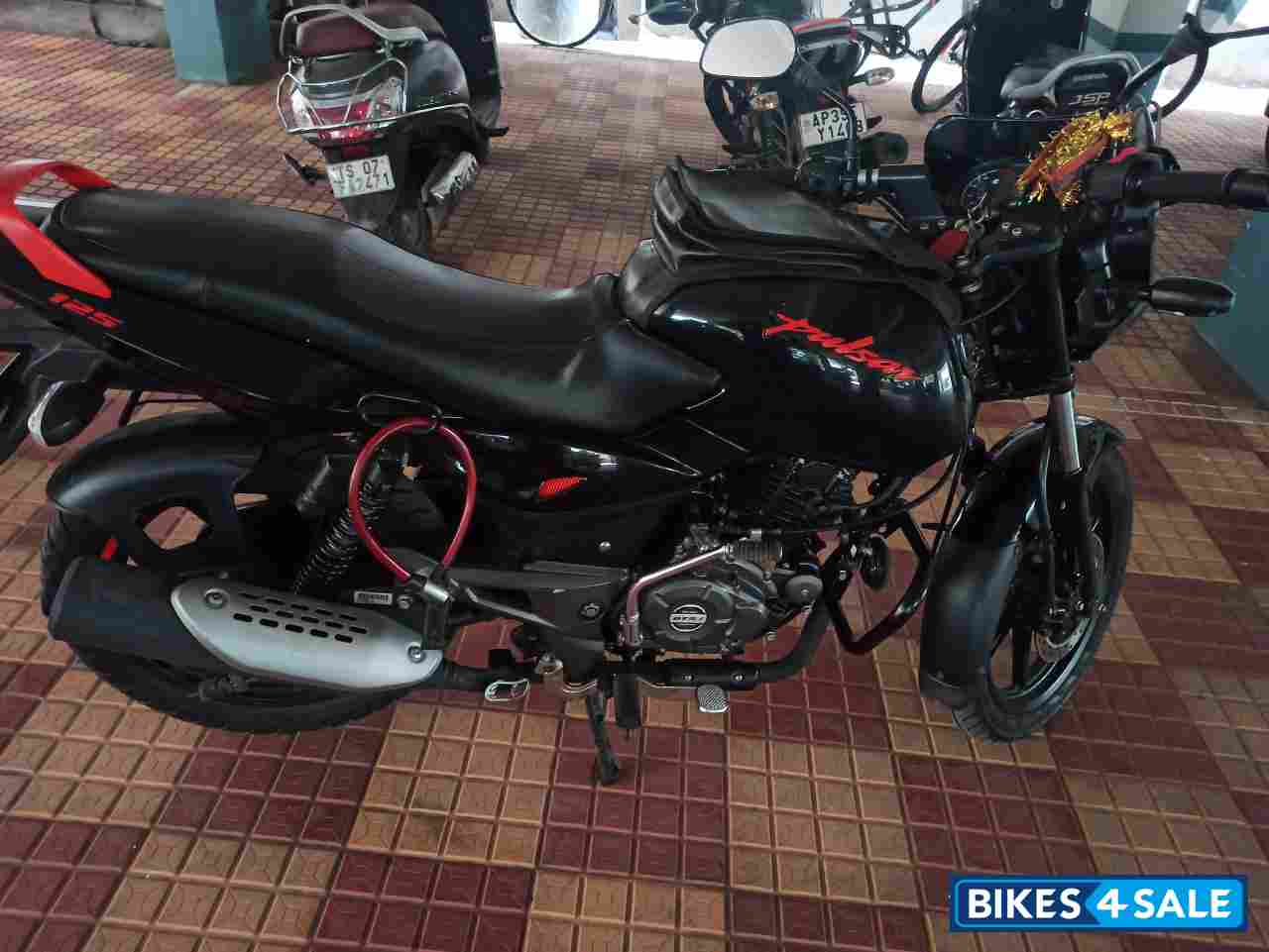 Bajaj Pulsar 125 Neon