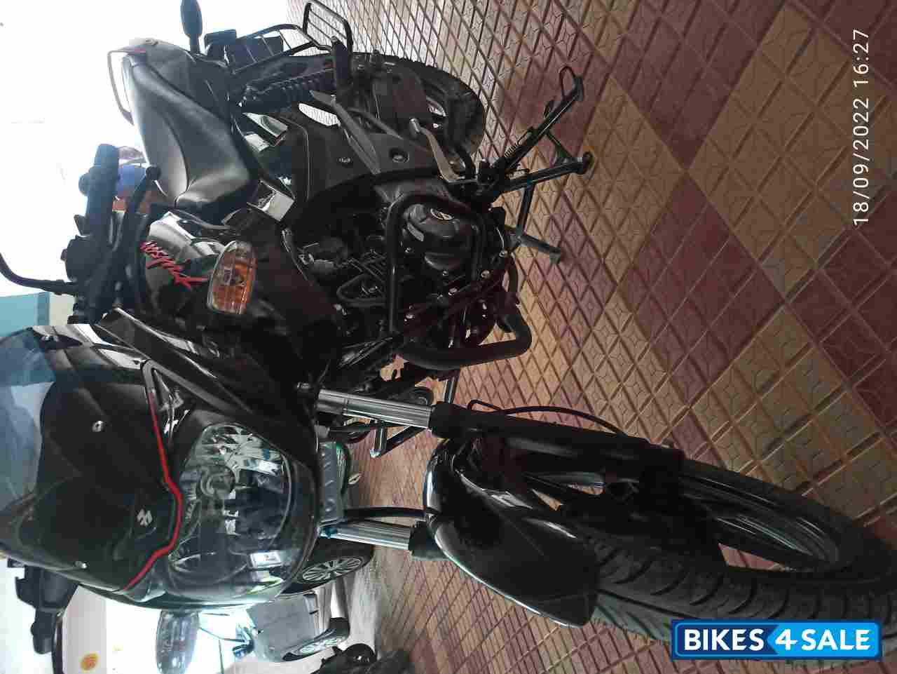 Bajaj Pulsar 125 Neon
