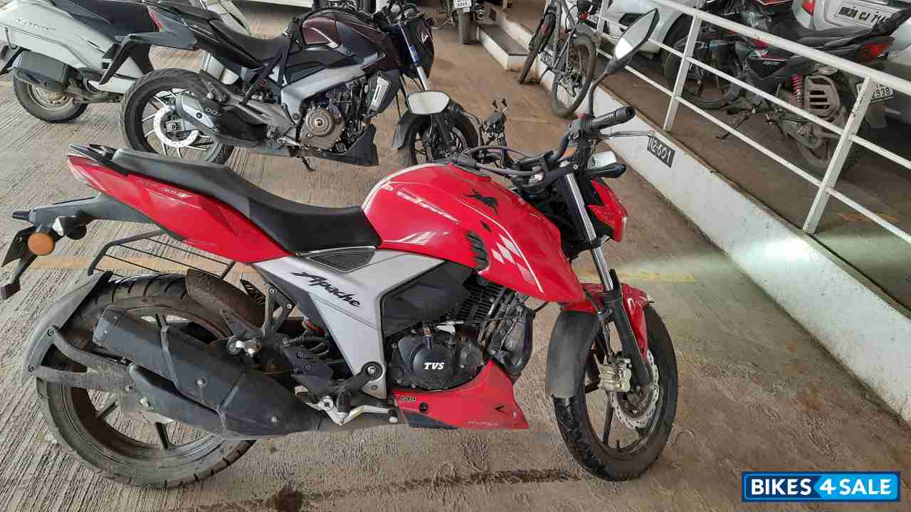 Red TVS Apache RTR 160 4V BS6