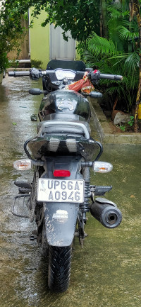 Black Bajaj Pulsar 150 Twin Disc BS6