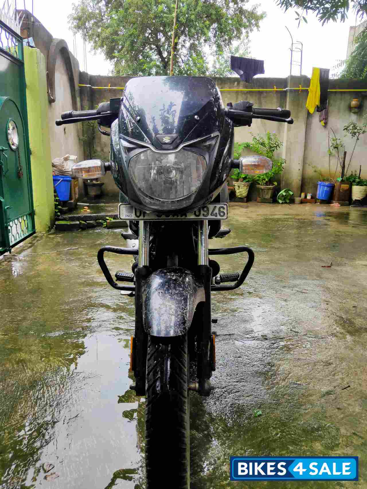 Black Bajaj Pulsar 150 Twin Disc BS6