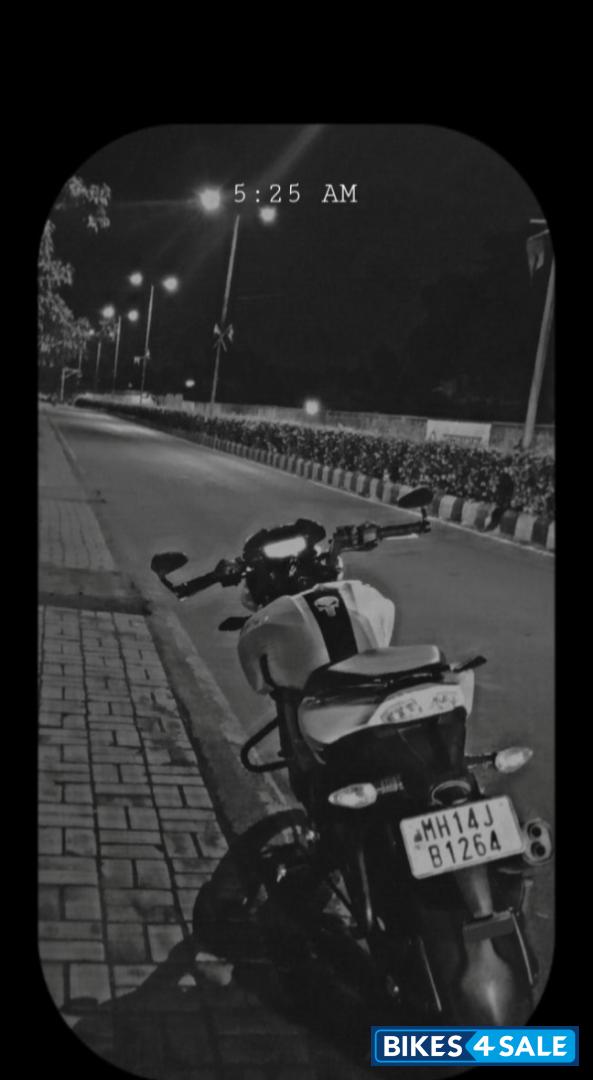 White TVS Apache RTR 200 4V 2020