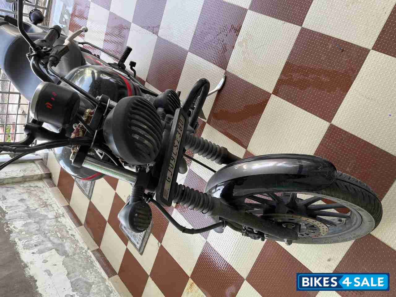 Matt Black Bajaj Avenger 220 DTS-i