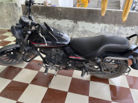 Matt Black Bajaj Avenger 220 DTS-i