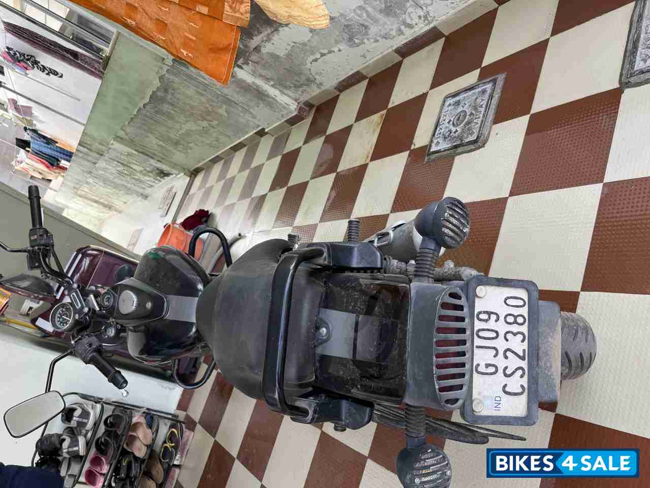 Matt Black Bajaj Avenger 220 DTS-i