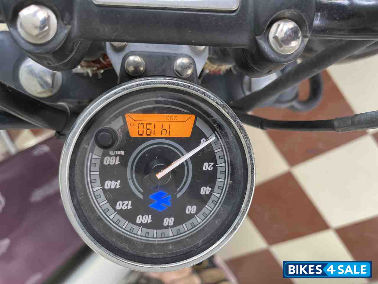 Matt Black Bajaj Avenger 220 DTS-i