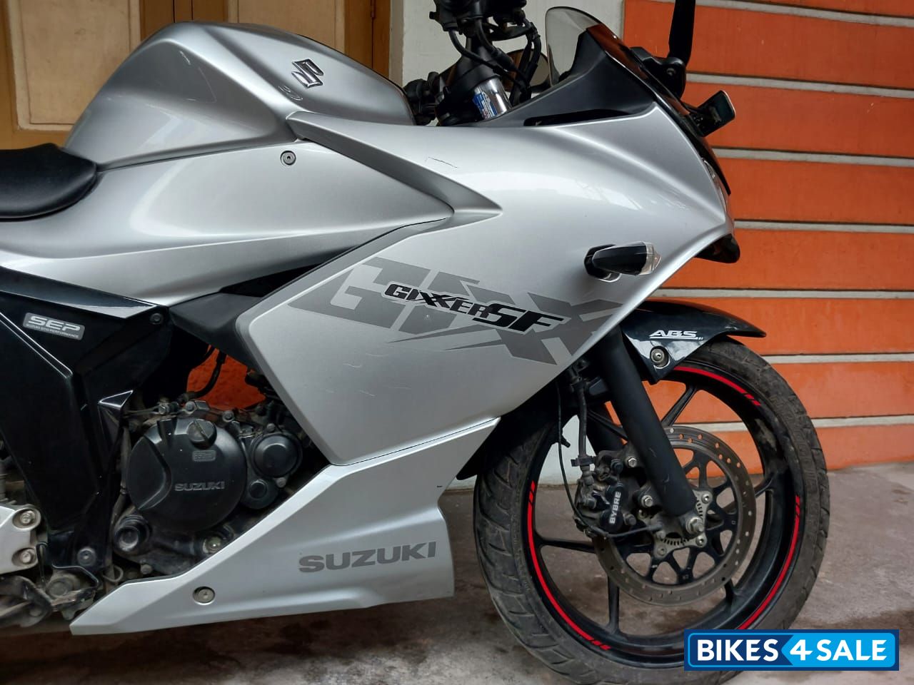 Silver Body Suzuki Gixxer SF