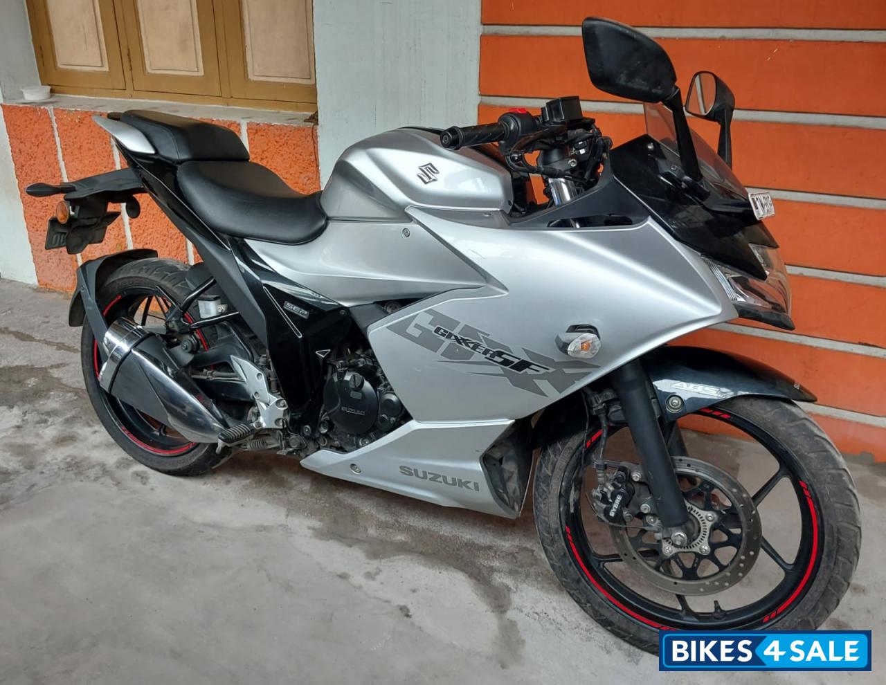 Silver Body Suzuki Gixxer SF
