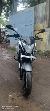 White Bajaj Pulsar 200 NS