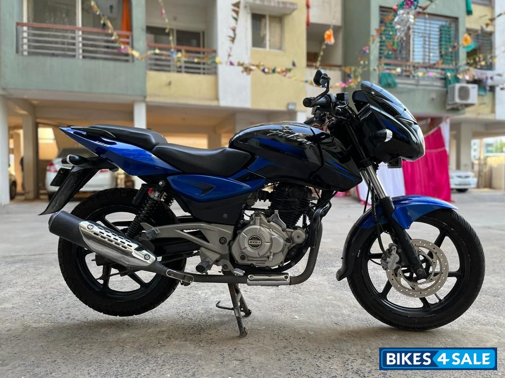 Sapphire Blue Bajaj Pulsar 180