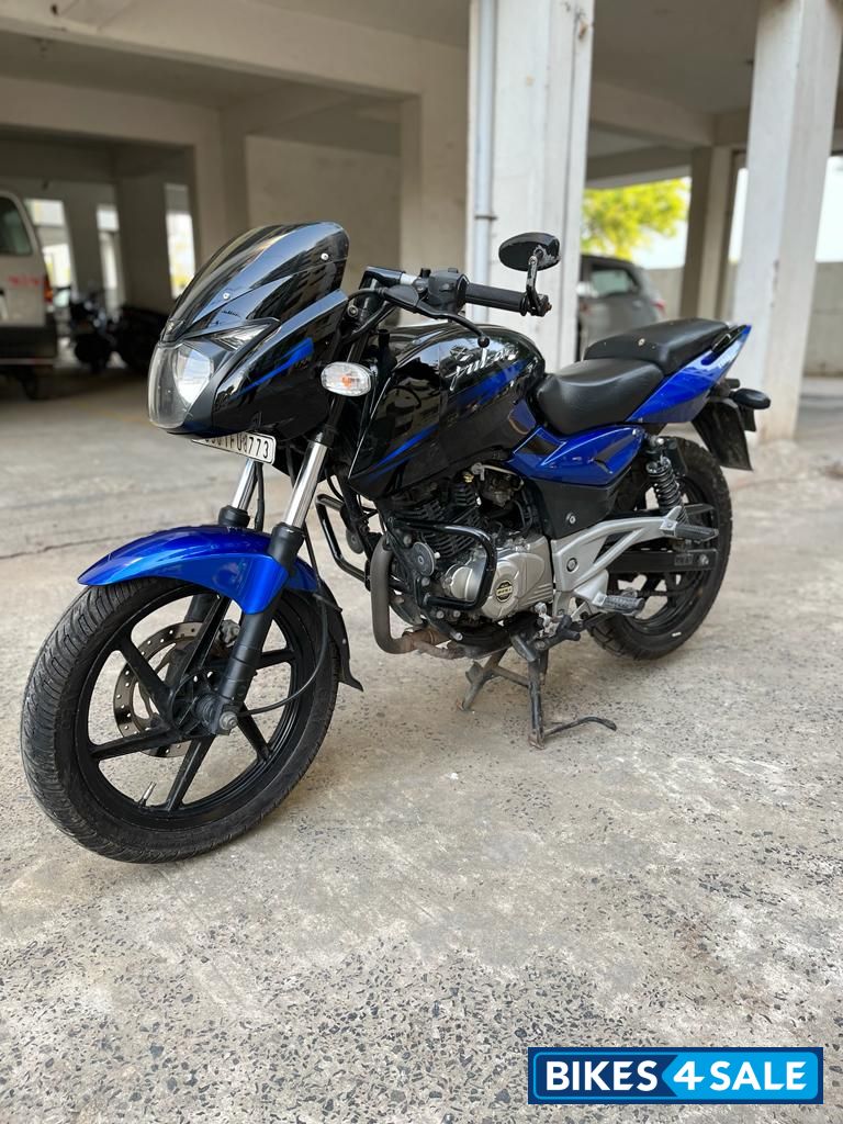 Sapphire Blue Bajaj Pulsar 180