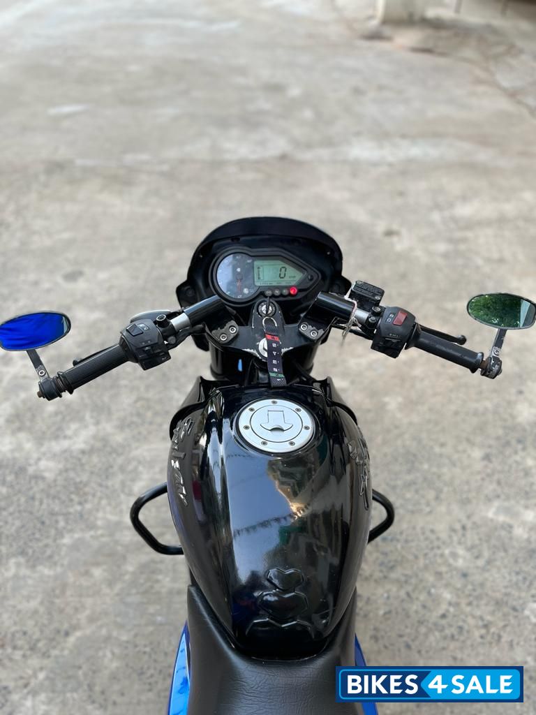 Sapphire Blue Bajaj Pulsar 180