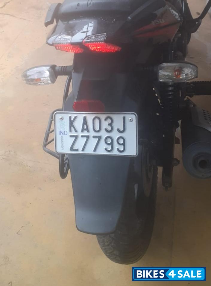 Ebony Black Red Bajaj Pulsar 150 Twin Disc