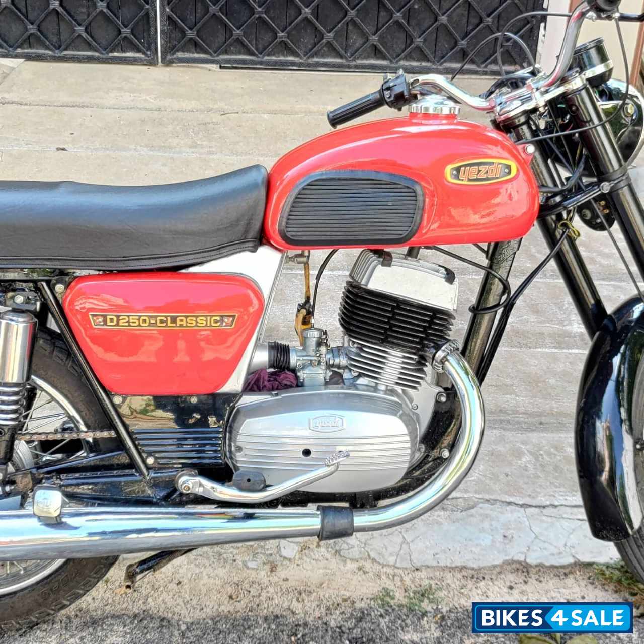 Yezdi Classic 250 Yezdi Classic 250