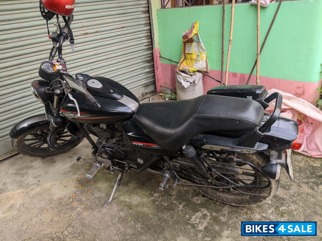 Bajaj Avenger Street 220