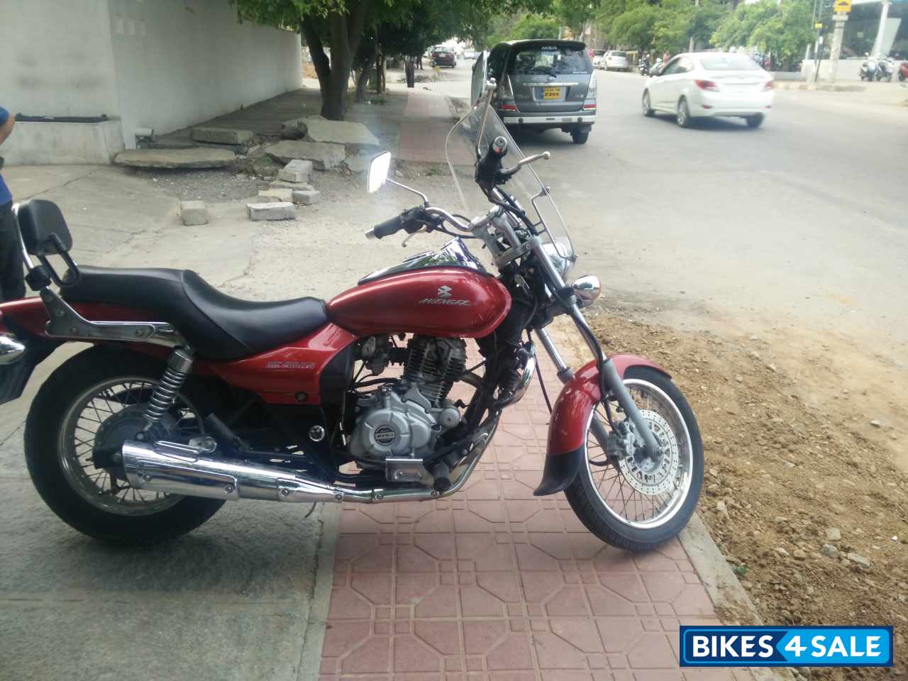 Red Bajaj Avenger 220 DTS-i Red Bajaj Avenger 220 DTS-i