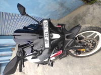 Pearl White Bajaj Pulsar RS 200 BS6
