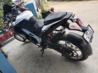 Pearl White Bajaj Pulsar RS 200 BS6
