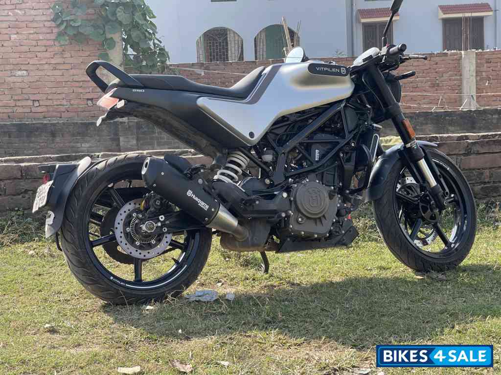 Adventure Silver Husqvarna Vitpilen 250 2020 Adventure Silver Husqvarna Vitpilen 250 2020