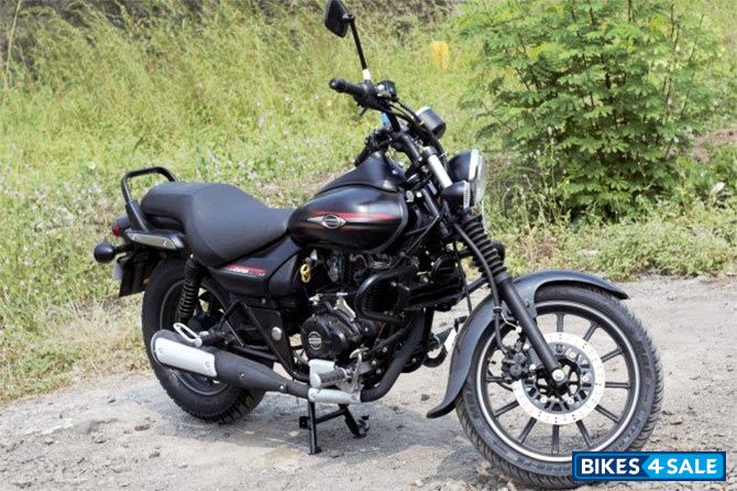 Matte-black Bajaj Avenger Street 220