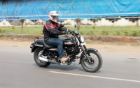 Matte-black Bajaj Avenger Street 220
