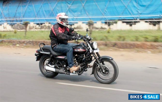 Matte-black Bajaj Avenger Street 220