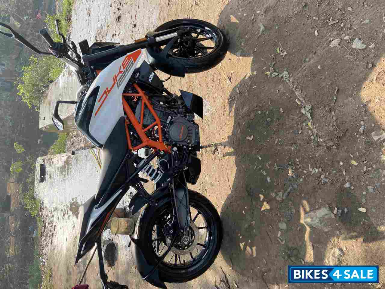 Black White KTM Duke 125