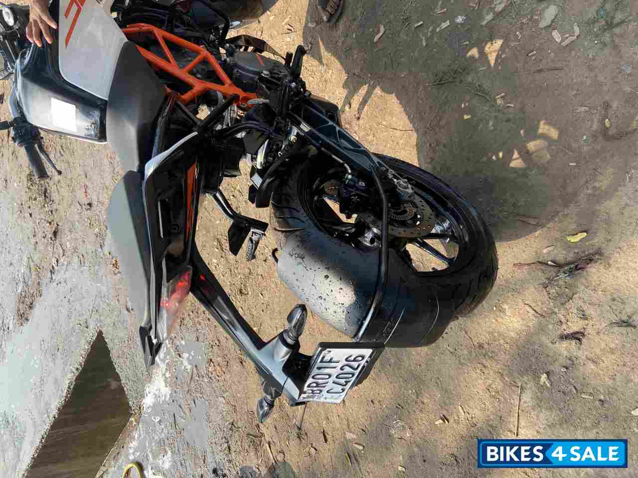 Black White KTM Duke 125 Black White KTM Duke 125