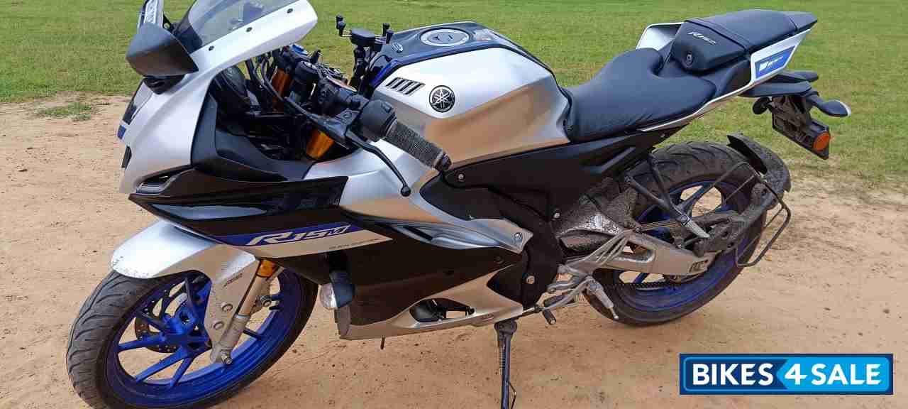 Metallic Yamaha R15M