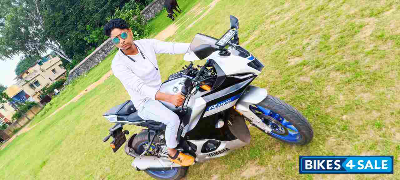 Metallic Yamaha R15M