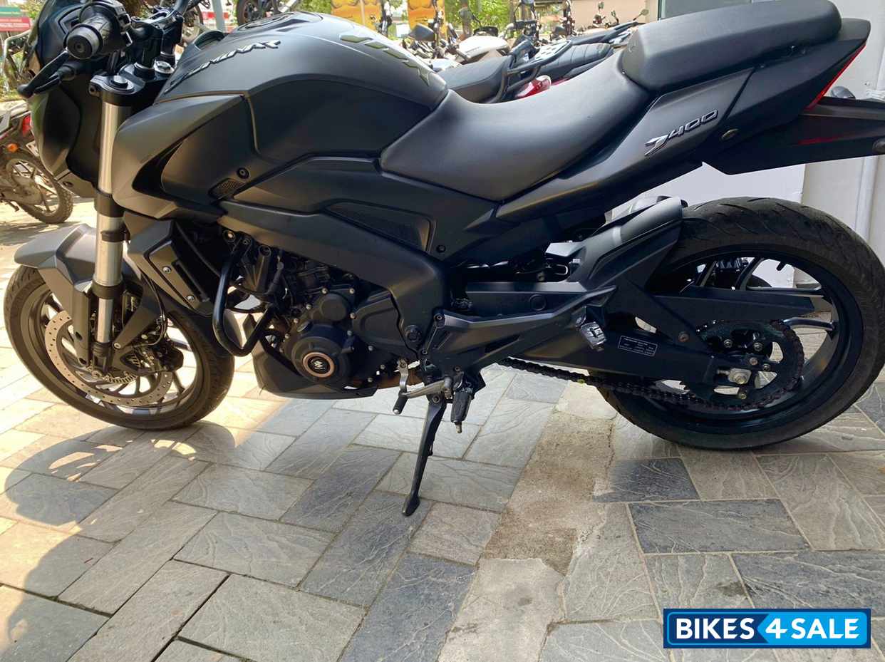 Black Bajaj Dominar 400