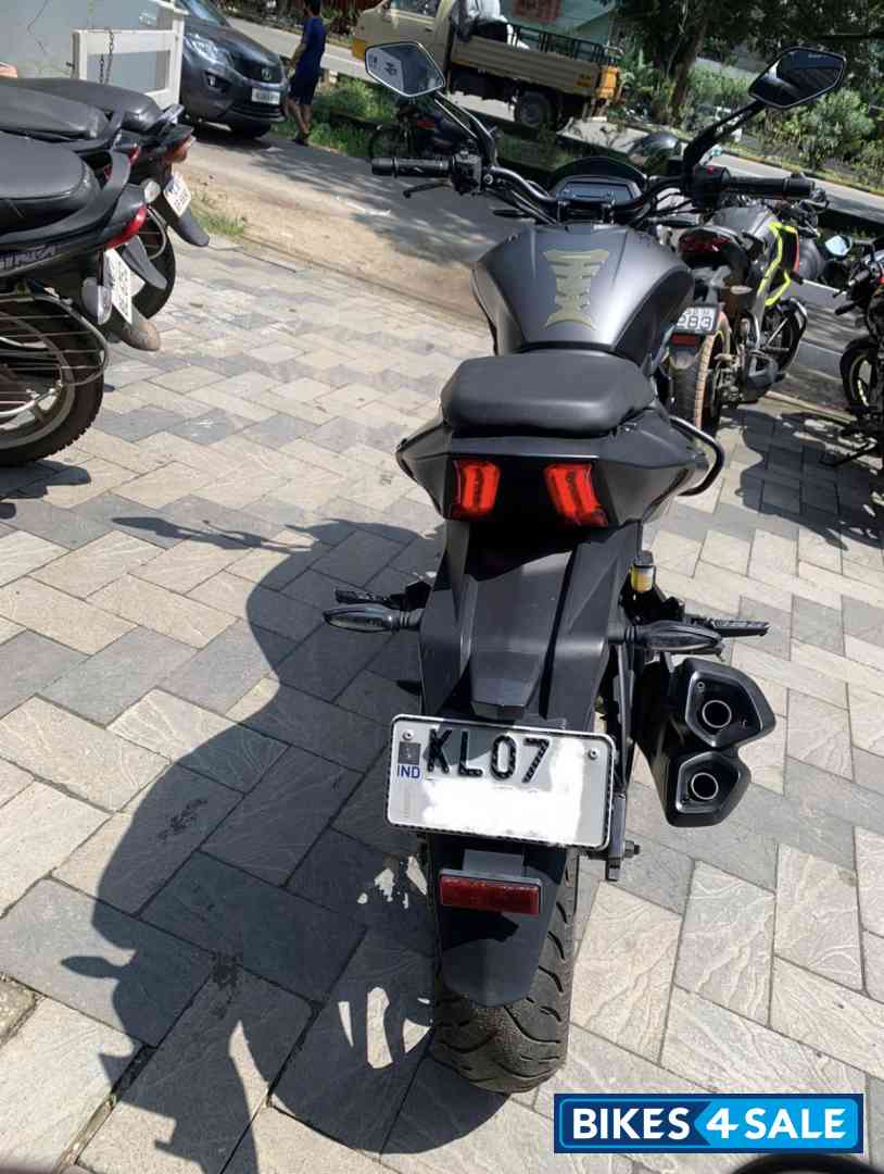 Black Bajaj Dominar 400