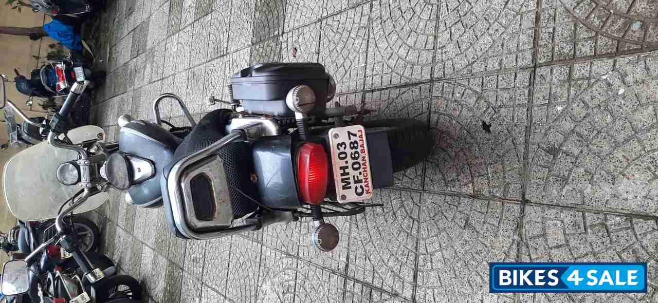 Black Bajaj Avenger Cruise 220