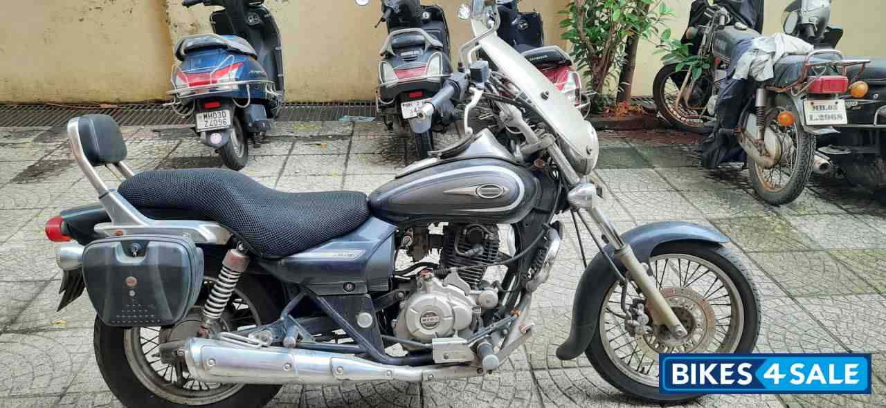 Black Bajaj Avenger Cruise 220