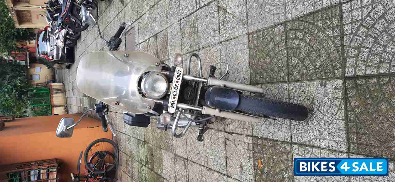 Black Bajaj Avenger Cruise 220