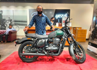 Yezdi Roadster Dark 2022 Model