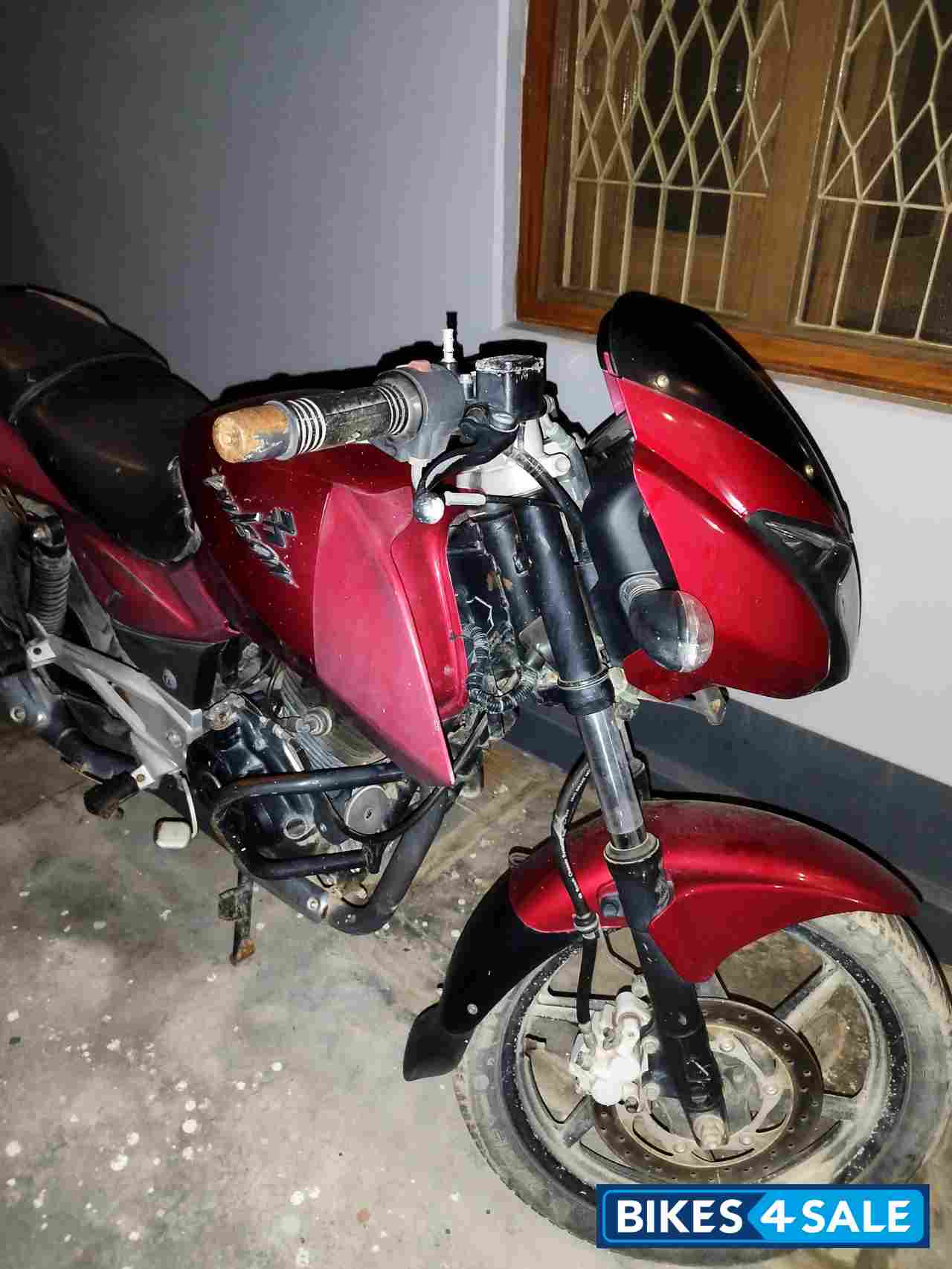 Red Bajaj Pulsar 180 DTSi
