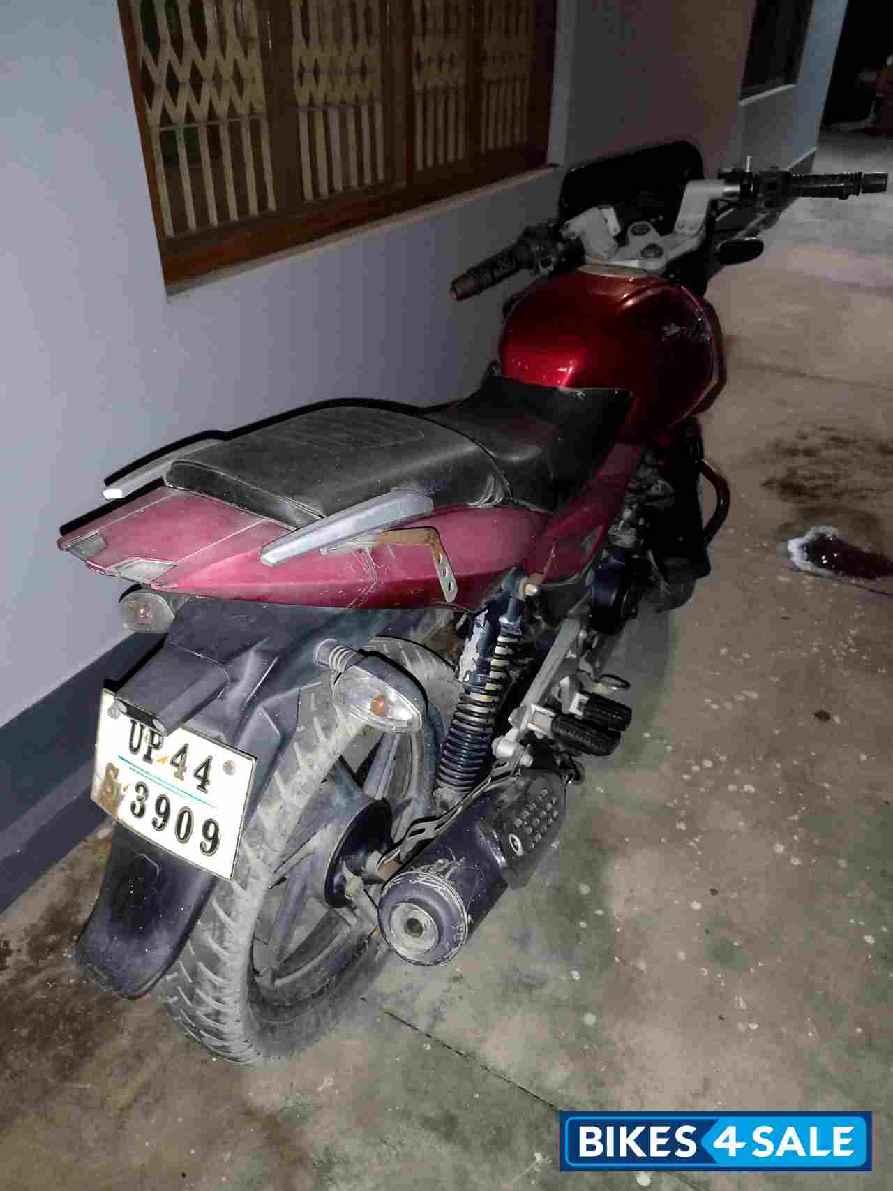 Red Bajaj Pulsar 180 DTSi
