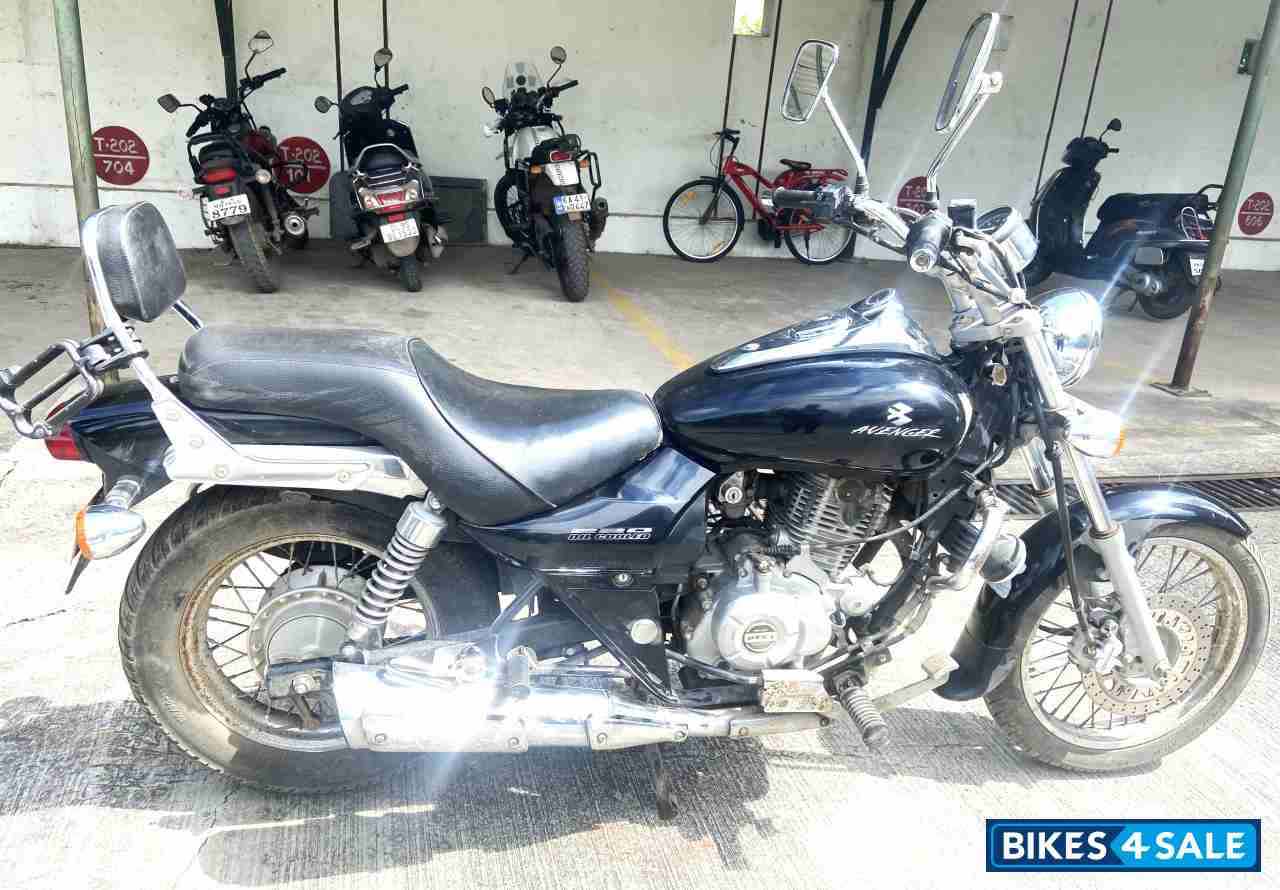 Bajaj Avenger 220 DTS-i