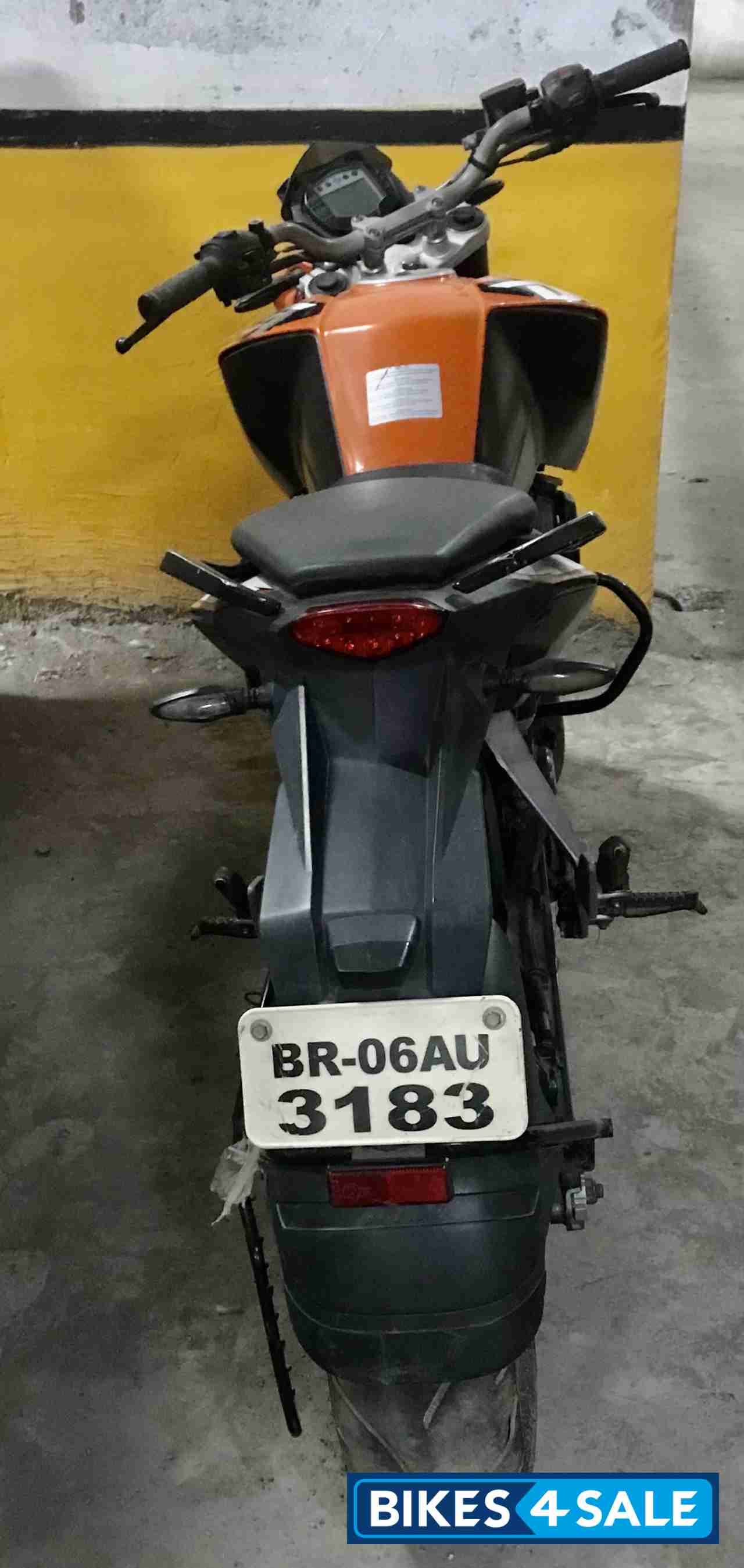 Black KTM Duke 200