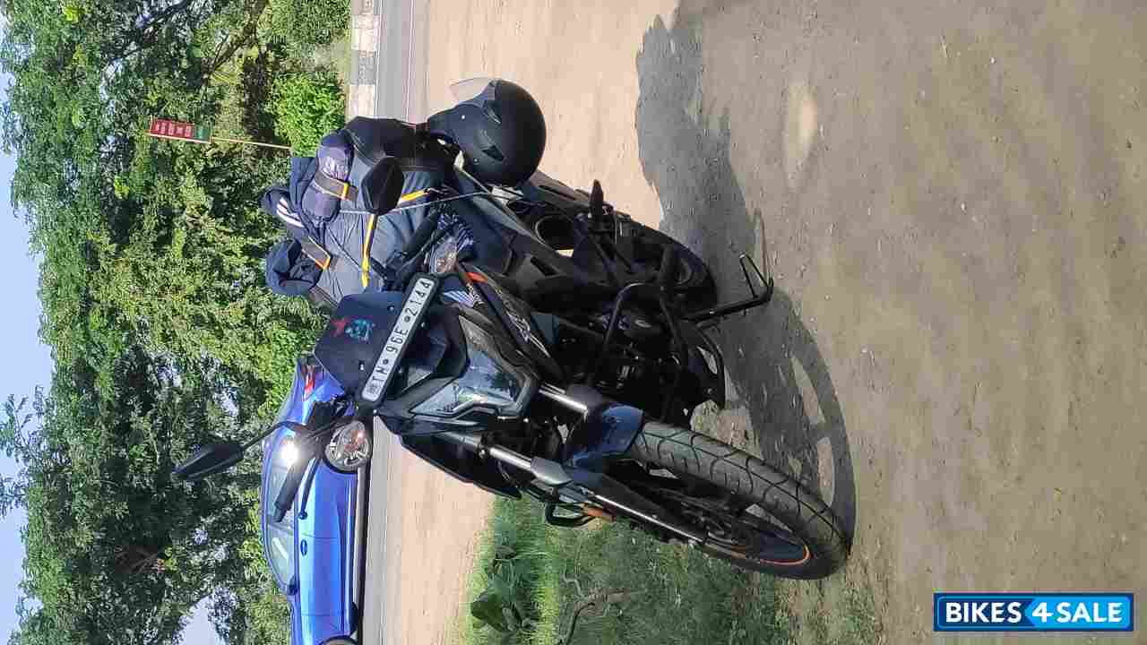 Pear Igneous Black Honda XBlade BS6