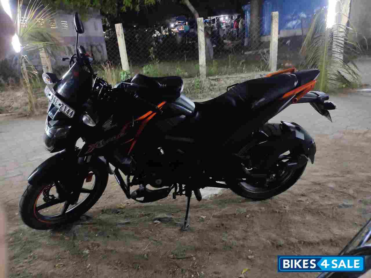 Pear Igneous Black Honda XBlade BS6