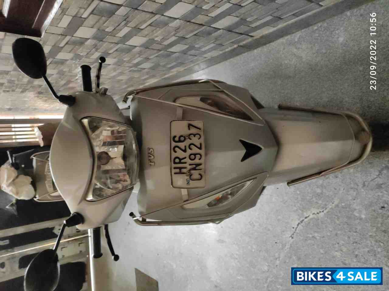 Silver TVS Jupiter Silver TVS Jupiter