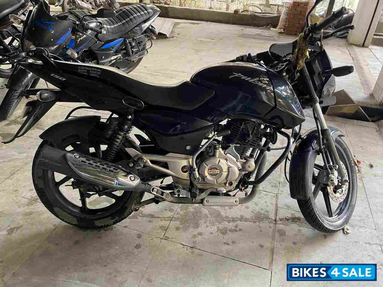 Black Bajaj Pulsar 150 Black Bajaj Pulsar 150