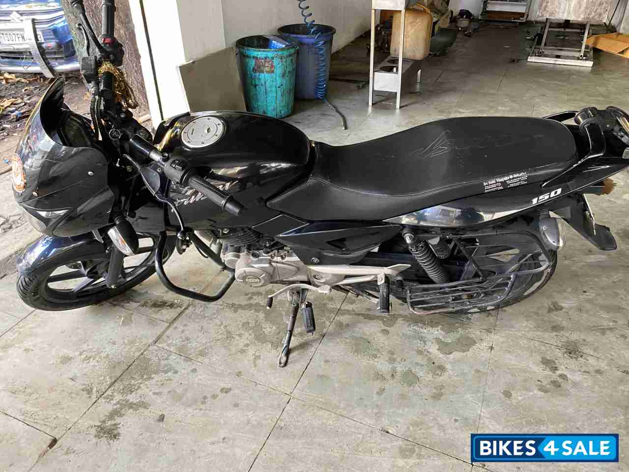 Black Bajaj Pulsar 150 Black Bajaj Pulsar 150