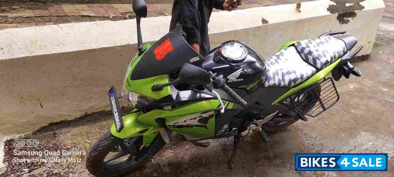 Green And Black Honda CBR 150R