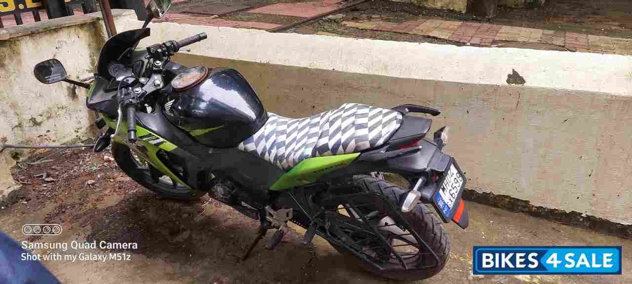 Green And Black Honda CBR 150R