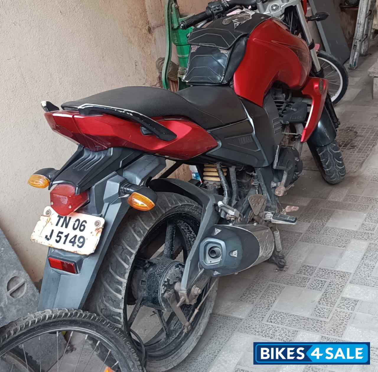 Red Yamaha FZ16