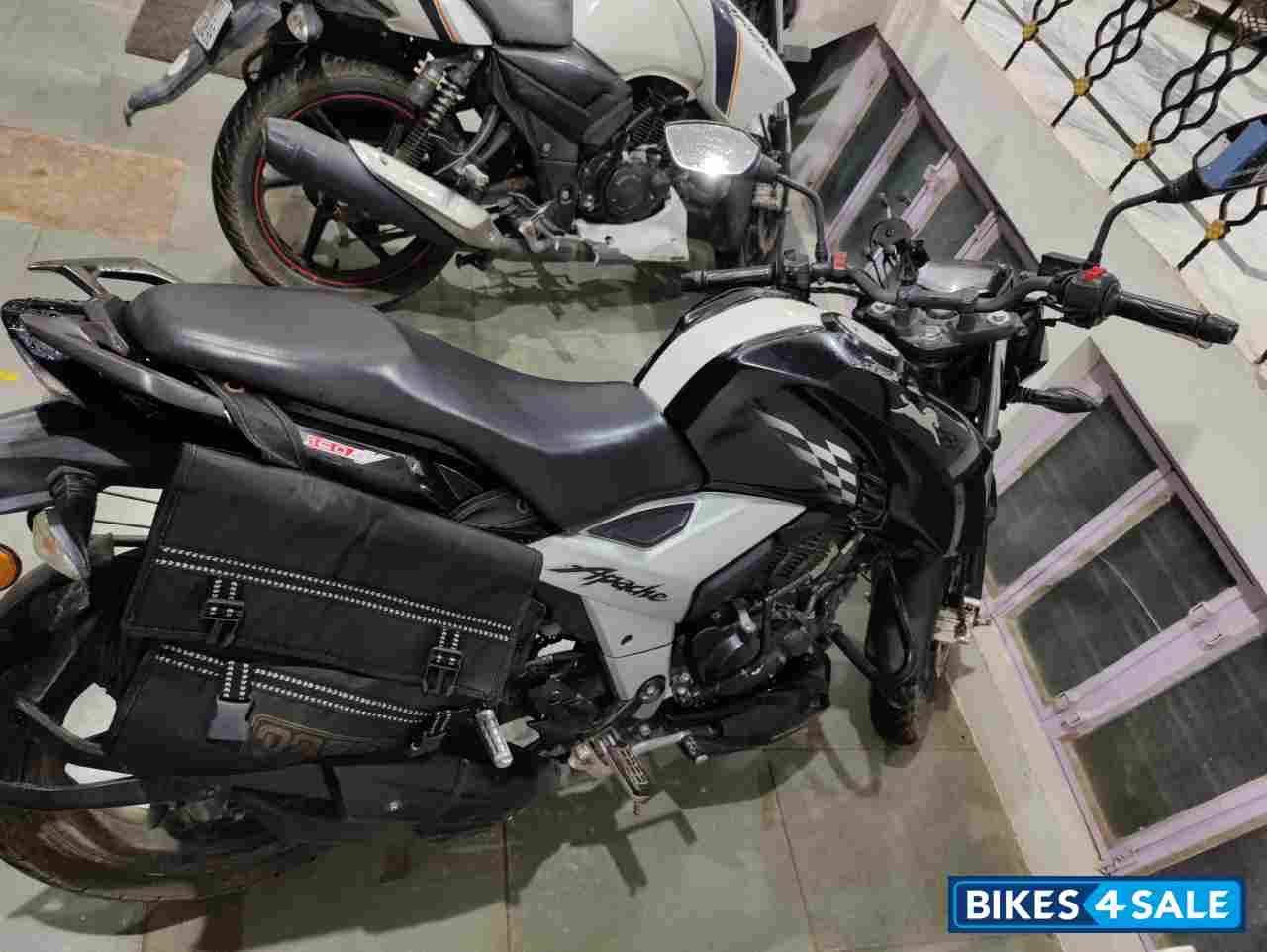TVS Apache RTR 160 4V